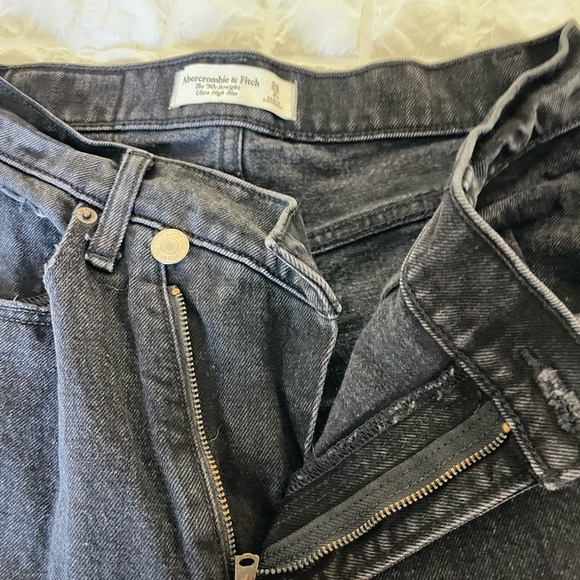 Abercrombie & Fitch black 90’s straight overlap button closure - Picture 6 of 11